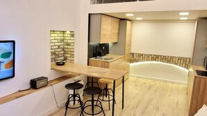 Elite Apartment | Makan dalam bilik