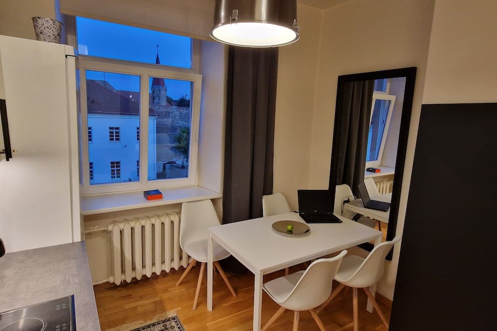 Tyzen38 Luxury Apartment