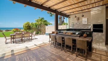Villa | Outdoor dining