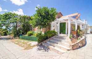 Villa | Exterior