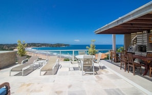 Villa | Outdoor dining