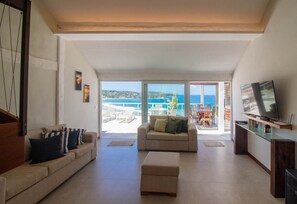 Villa | Vardagsrum | Tv
