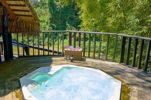 Outdoor spa tub - Cabaña del Rio, Hermosa Cabaña a orillas del rio (Jarabacoa)