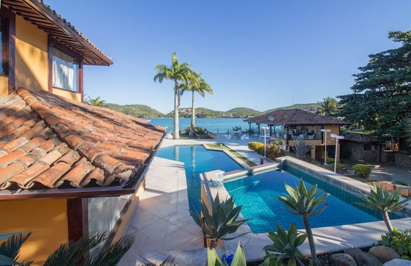 Outdoor pool - Cinematográfica Mansão Pé na Areia (Búzios)