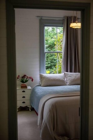 2 bedrooms, travel cot, WiFi