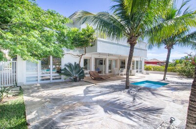 Harmoniosa Mansão com 7 Suítes Ferradura