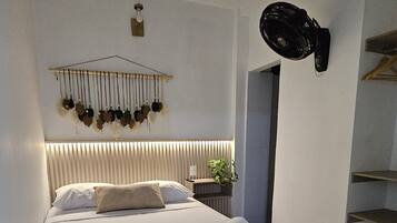 Habitación doble económica | Ropa de cama de alta calidad, wifi gratis y ropa de cama