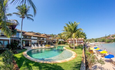 Mansão Exuberante Pé na Areia Ferradura