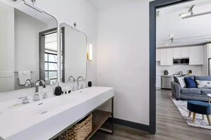 Interior - Muse:5 minutes to broadway

 (Nashville)