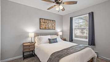 2 chambres, bureau, fer et planche à repasser, accès au Wi-Fi (inclus)