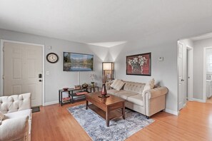 Smart TV, computer monitors