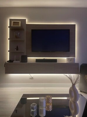 Interior - Habitación Privada en Departamento Miraflores (Miraflores)