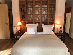 6 bedrooms, iron/ironing board, WiFi, bed sheets
