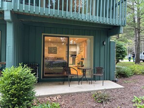 Outdoor dining - Pet-Friendly Shanty Creek Condo (Bellaire)