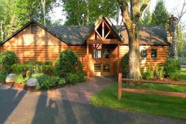 You will also have access to the Lake Bellaire Beach Club. Located less than 15 minutes from Torch Lake.
