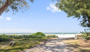 Beach nearby - `Modern Beach House: 200 Steps to Gulf Sand + Private Heated Pool (Holmes Beach)