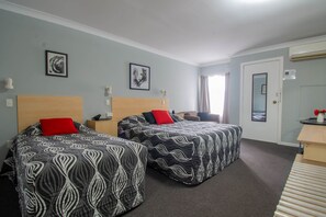 Habitación cuádruple familiar | Tabla de planchar con plancha y wifi gratis