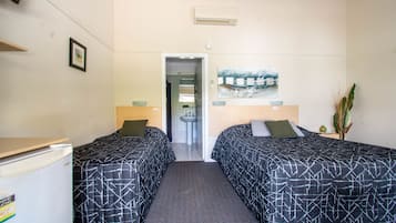 Standard Twin Room | Iron/ironing board, free WiFi