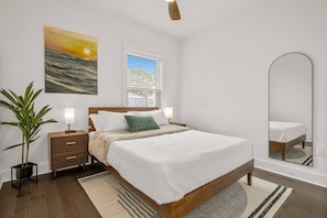 4 bedrooms, desk, iron/ironing board, free WiFi - !Summer Retreat 4B/2.5BR Free Golf Cart Included! (Panama City Beach)