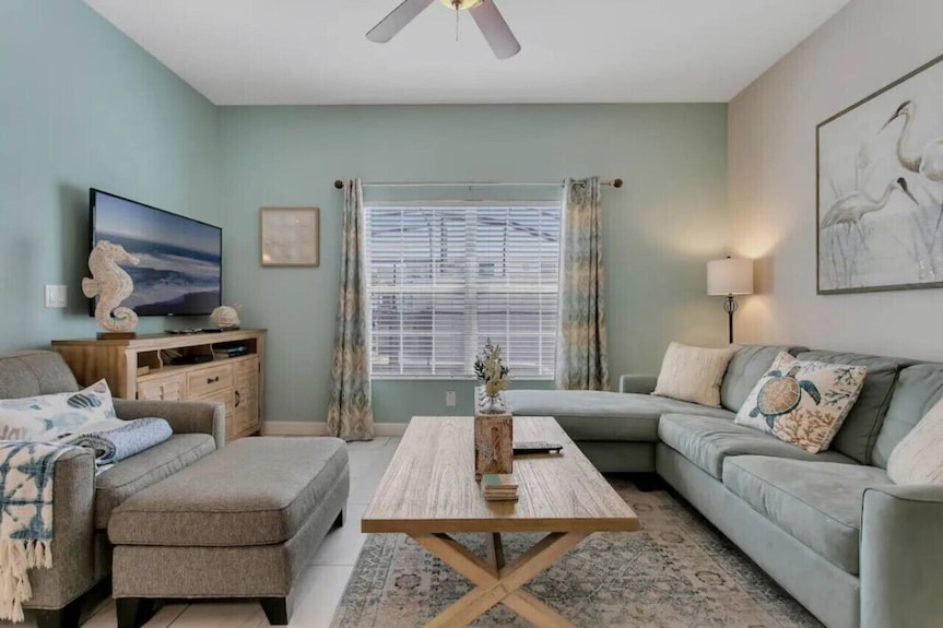 Storey Lake Serene Townhome With Private Pool - Orlando, FL