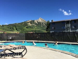 室外泳池、暖水池