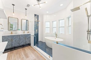 Shower, hair dryer, shampoo - Casamigos by Stay on 30a (Seagrove Beach)