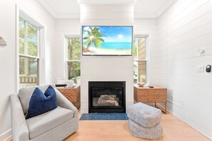 Télévision, baby-foot, table de tennis de table