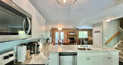 ❄️ Forest View | Walkable to Slopes | Pet Friendly Overlooking Forbes Forest 🌲