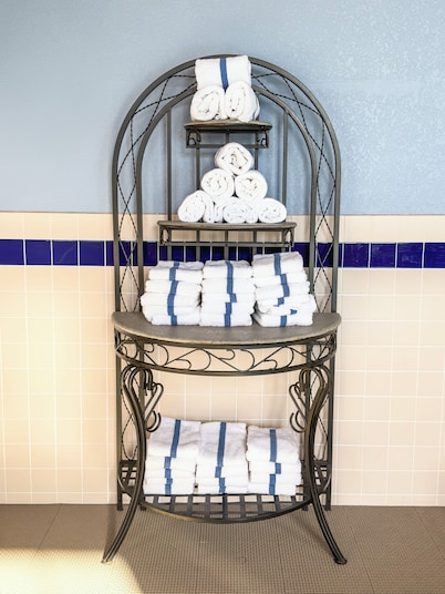 Country Trails Inn & Suites 