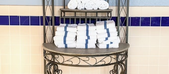 Country Trails Inn & Suites