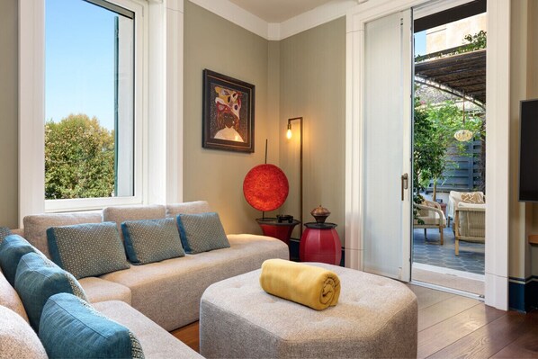 Smart-TV, Stereoanlage, Arbeitsbereiche, Computerbildschirme