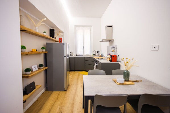 Fridge, oven, stovetop, dishwasher
