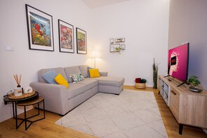 Smart TV - Feltrinelli Suite, 2 bedrooms, 2 restroom, 6 guests (Modena)