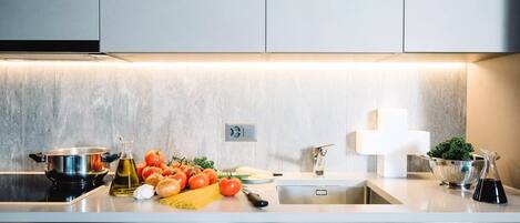 Fridge, oven, dishwasher, coffee/tea maker