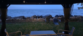Casa Azul - Cozy Lakefront Cottage near Point Pelee