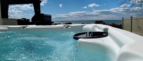 Tina de hidromasaje al aire libre