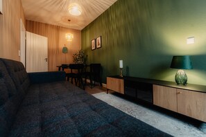 *Living* 2-Room Apartment with Kitchen | Living area | 45-inch Smart TV with cable channels, Netflix, streaming services - Luga Homes - Karli (Leipzig)