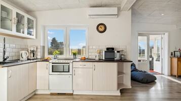 Fridge, stovetop, dishwasher, coffee/tea maker