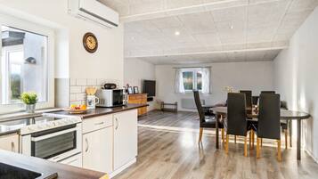 Fridge, stovetop, dishwasher, coffee/tea maker