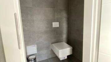 Dusche, Handtücher, Seife, Toilettenpapier
