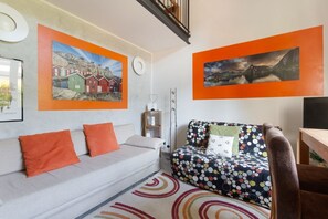 Living area - GuestHost - The Loft Quaranta is located in the Vigentino district of the city of Milan and boasts a spacious terrace equipped with outdoor furniture, barbecue and plants which guarantee considerable added value, especially on pleasant spring and summer  (Milano)