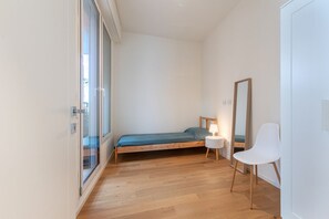3 Schlafzimmer, Schreibtisch, Bügeleisen/Bügelbrett, WLAN