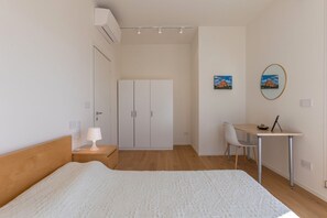 3 Schlafzimmer, Schreibtisch, Bügeleisen/Bügelbrett, WLAN