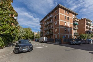 Exterior - GuestHost - Bright and modern penthouse able of hosting up to 3 people, which boasts a large terrace with an unparalleled view of the Bolognese hills. The accommodation is located in a quiet residential area with low car traffic, near the Bellaria hospit (Bologna)