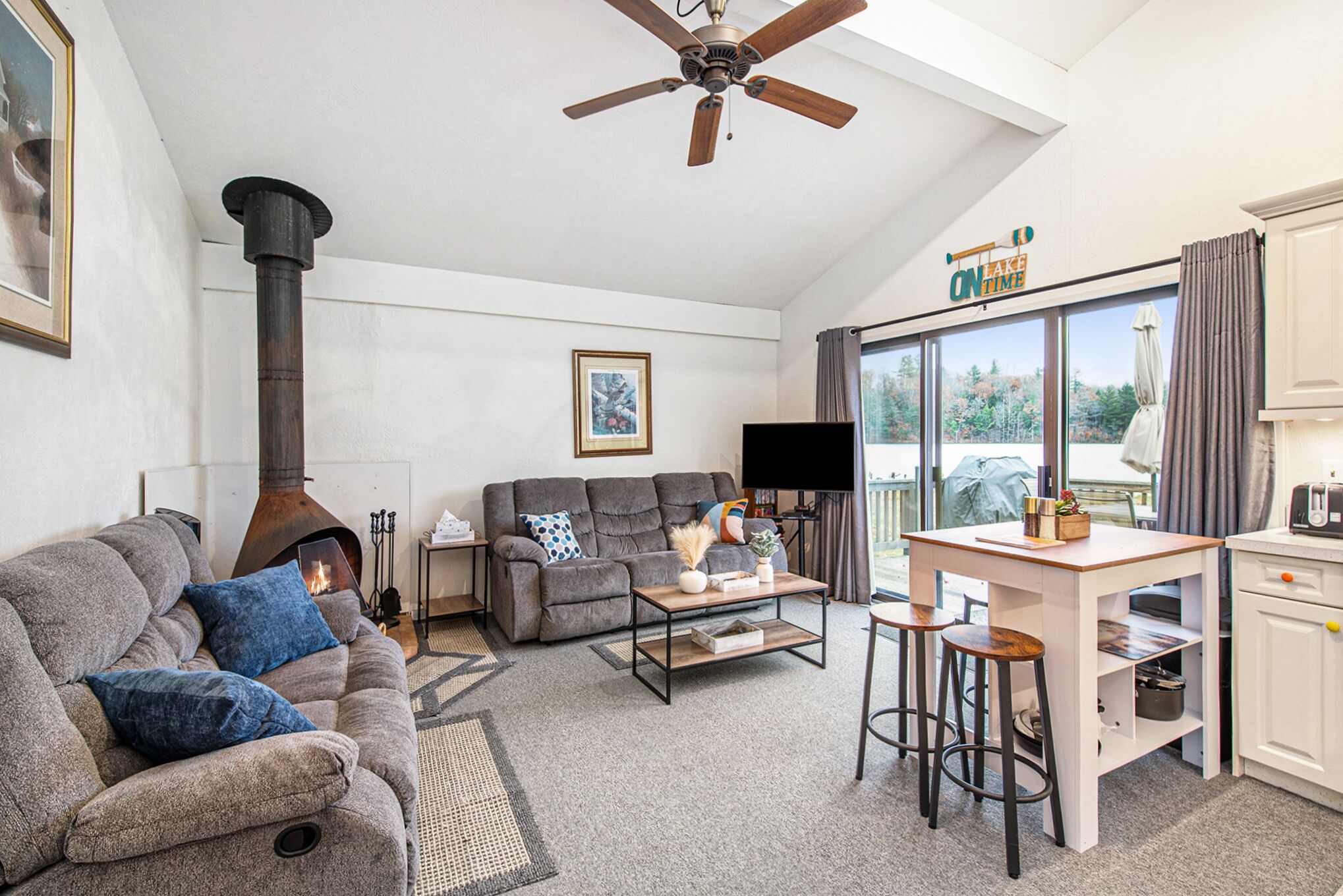Quiet Lakefront Home with Great Amenities and near Winter Activities