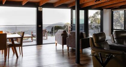 Mingary Mt Victoria - Blue Mountains
With amazing views of the Kanimbla Valley