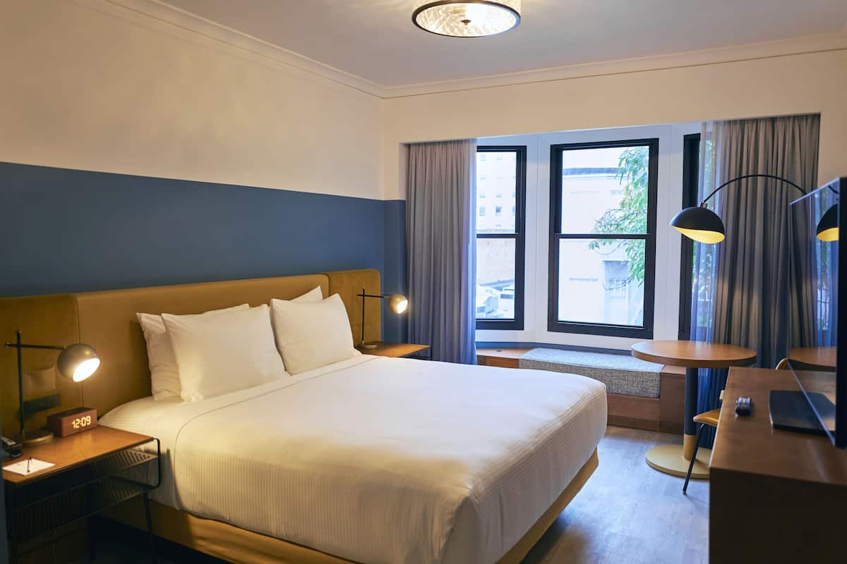 1 bedroom, Egyptian cotton sheets, premium bedding, down duvets