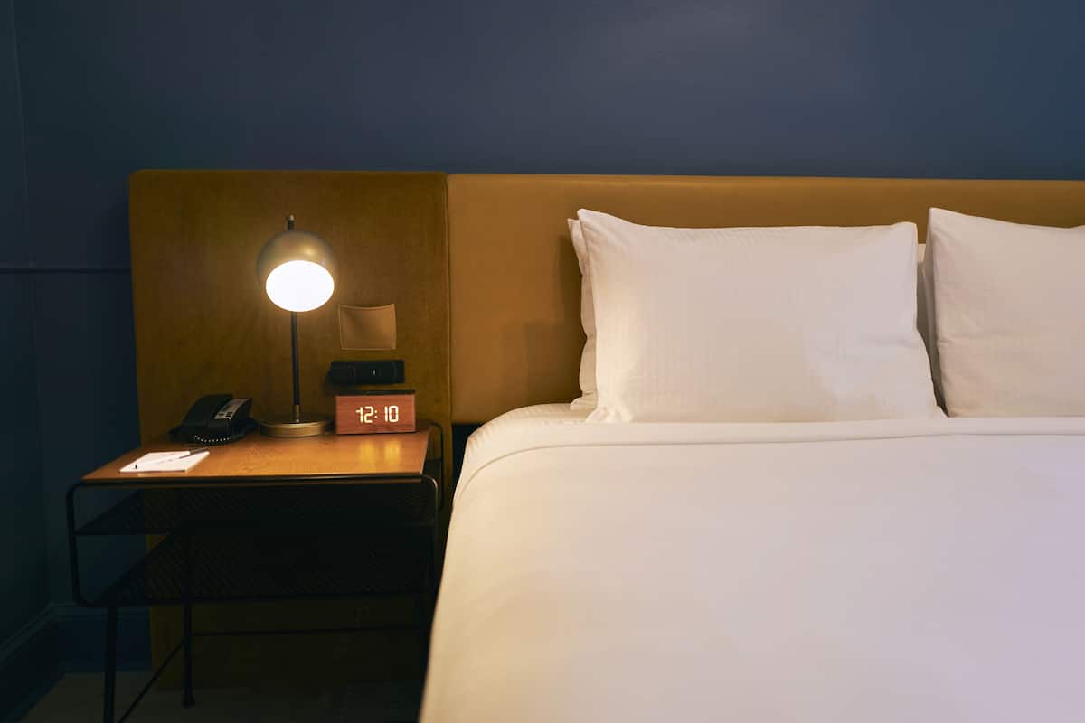 1 bedroom, Egyptian cotton sheets, premium bedding, down duvets