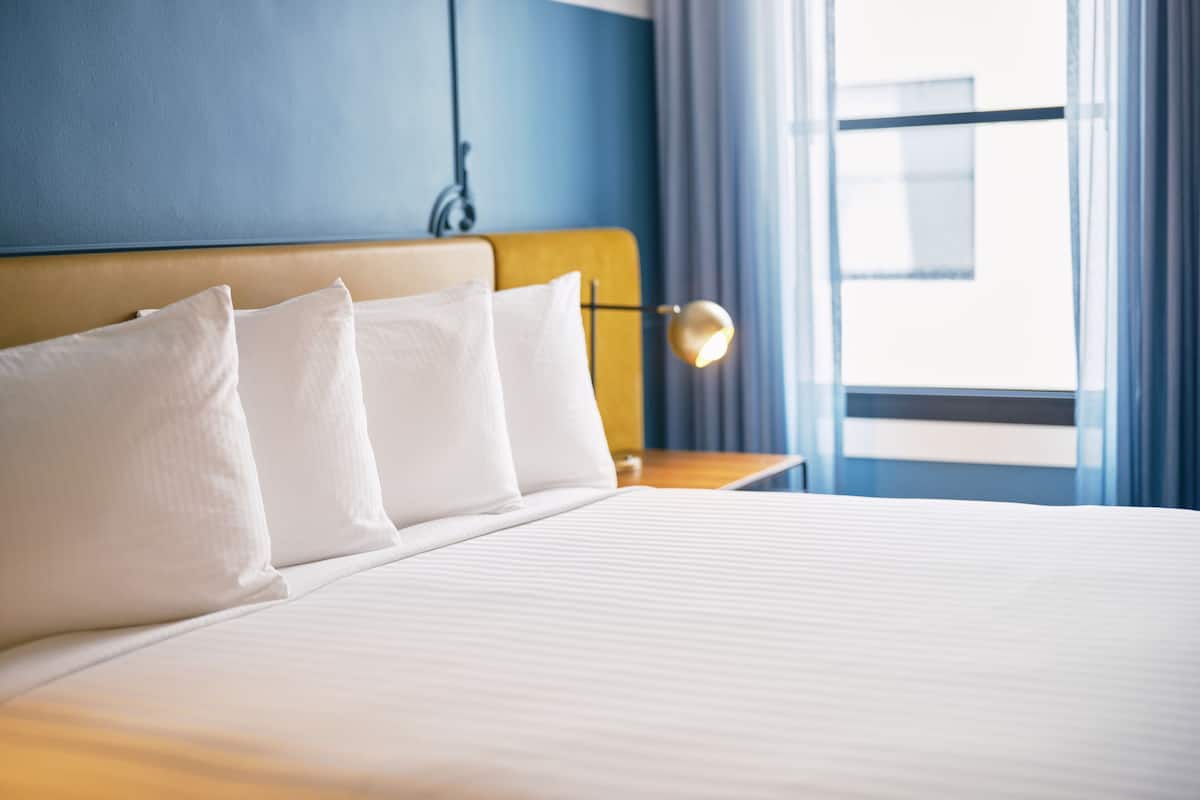 1 bedroom, Egyptian cotton sheets, premium bedding, down duvets