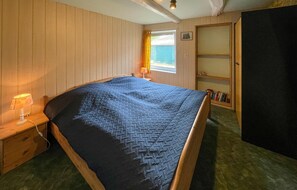 3 bedrooms, travel cot, free WiFi - 3 bedroom gorgeous home in Moddergat (Moddergat)